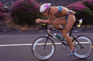 L'ironwoman Paula Newby Fraser, la più titolata di tutti i tempi all'Ironman Hawaii