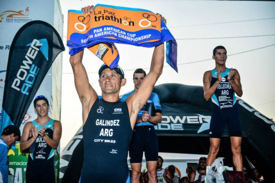 Il grande campione argentino Oscar Galindez al suo ultimo Triathlon Internacional de La Paz