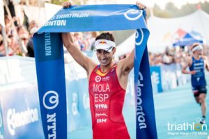Lo spagnolo Mario Mola, due volte campione del mondo e primo indiscusso nel ranking ITU 2018, firma anche l'ITU World Triathlon Edmonton 2018 (Foto ©ITU Media / Wagner Araujo)