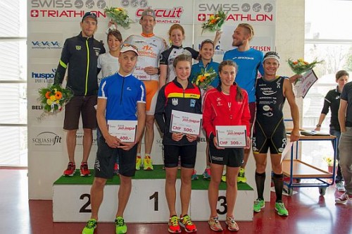 Il podio 2015 del Walliseller Triathlon vinto da Jolanda Annen e Sven Riederer