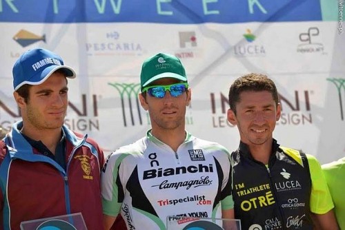Il podio maschile del triathlon olimpico Calaponte Triweek del 3 maggio 2015 vinto da Alessandro Degasperi