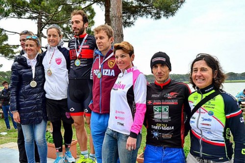 Il podio dell'Irondelta Triathlon Medio di Primavera del 26 aprile 2015 vinto da Martina Dogana e Mattia Ceccarelli (Foto: Patrizio Benini)