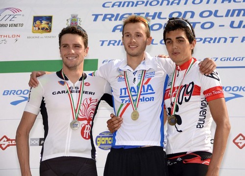 Il podio maschile Assoluto dei Campionati Italiani di triathlon olimpico 2015 disputati a Farra d'Alpago sabato 6 giugno 2015 e vinti da Davide Uccellari