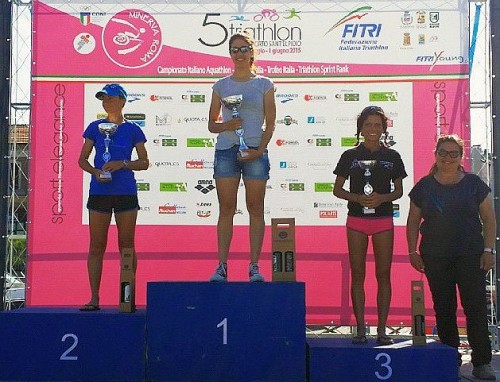 Il podio femminile del Triathlon Porto Sant'Elpidio di lunedì 1 giugno 2015 vinto da Sofia Onorati