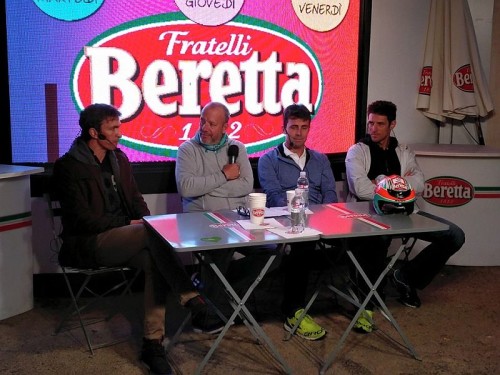 Stefano Vegliani intervista i tre ironman a Piazza Beretta 1812 all'interno di EXPO 2015 (Foto: Carlo Beretta)