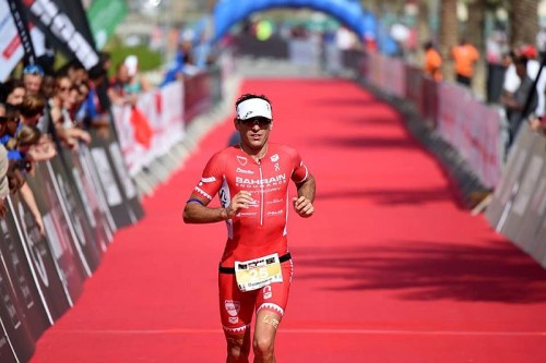 Domenico Passuello all'arrivo dell'Ironman 70.3 Bahrain 2015 terminato al 10° posto