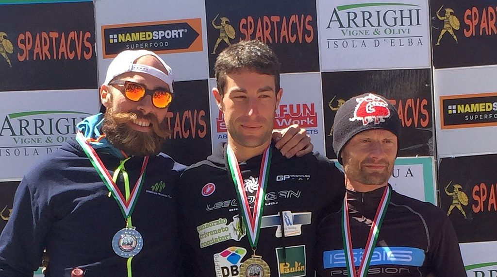 Il podio maschile dell'Iron Tour Cross Triathlon 2016 vinto da Mattia De Paoli