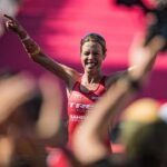 La britannica Holly Lawrence bissa la vittoria del 2018 all'Ironman 70.3 Barhain. Quest'anno però arriva anche il record mondiale sulla distanza (Foto © Activ'Images / Jacky Everaerdt).