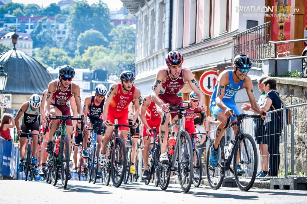 La frazione bike dell'ITU World Cup Karlovy Vary 2020 con in testa il nostro Alessandro Fabian