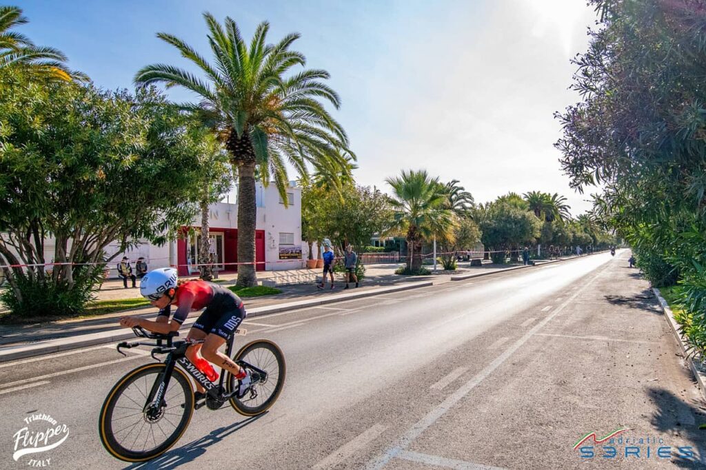Luisa Iogna Prat impegnata nella frazione bike dei Campionati Italiani di Triatlhon Olimpico 2020 a San Benedetto del Tronto (Foto: Roberto Del Bianco / Adriatic Series - Flipper Triathlon)