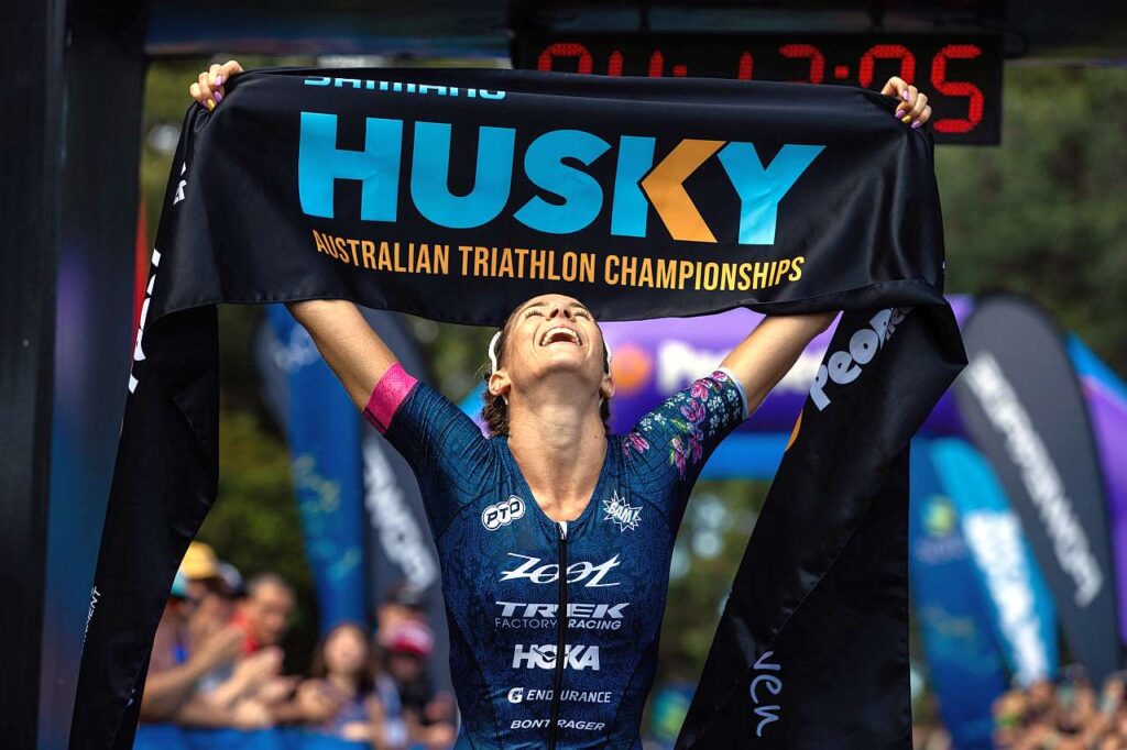 Il trionfo di Ellie Salthouse all'Husky Triathlon 2021