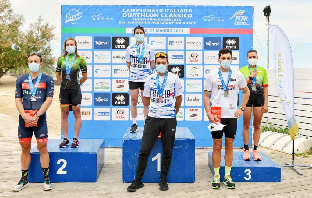 Il podio Assoluto dei Campionati Italiani di Duathlon Classico vinti da Marta Bernardi e Domenico Passuello