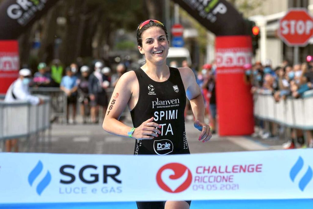 Sharon Spimi vince il triathlon sprint di Riccione 2021 (Foto Roberto Del Bianco)