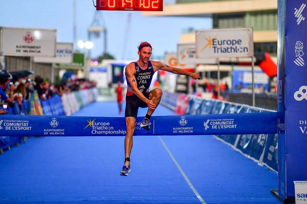 Il francese Dorian Coninx vince il Campionato Europeo 2021 di triathlon olimpico a Valencia