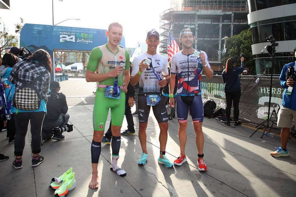 Il podio maschile del Los Angeles Triathlon 2021 vinto da Vincent Luis