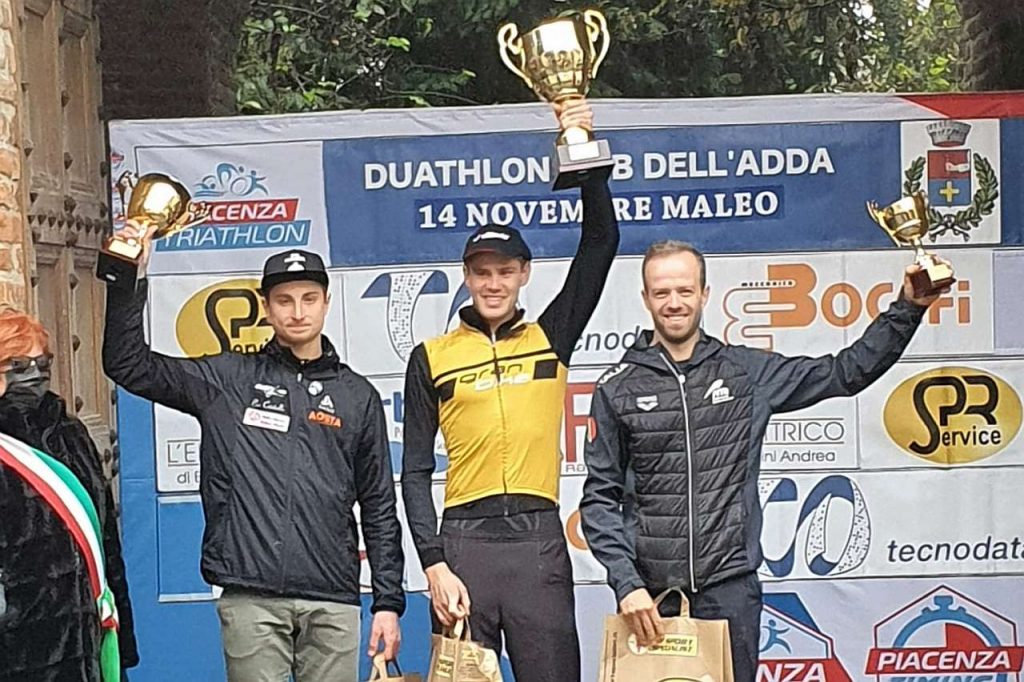 Il podio maschile del Duathlon Cross dell'Adda del 14 novembre 2021: vince Marcello Ugazio davanti ad Alessandro Saravalle e Giuseppe Lamastra