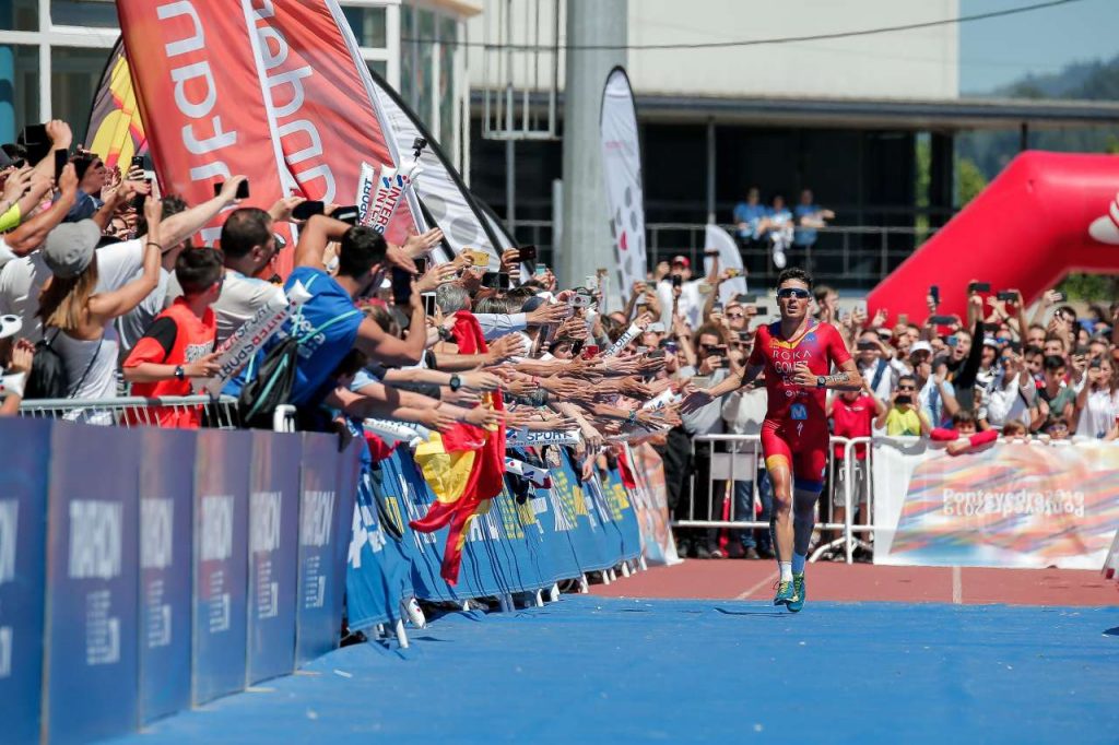 Javier Gomez vince il Mondiale di triathlon lungo 2019 nella sua Pontevedra (Foto: World Triathlon)