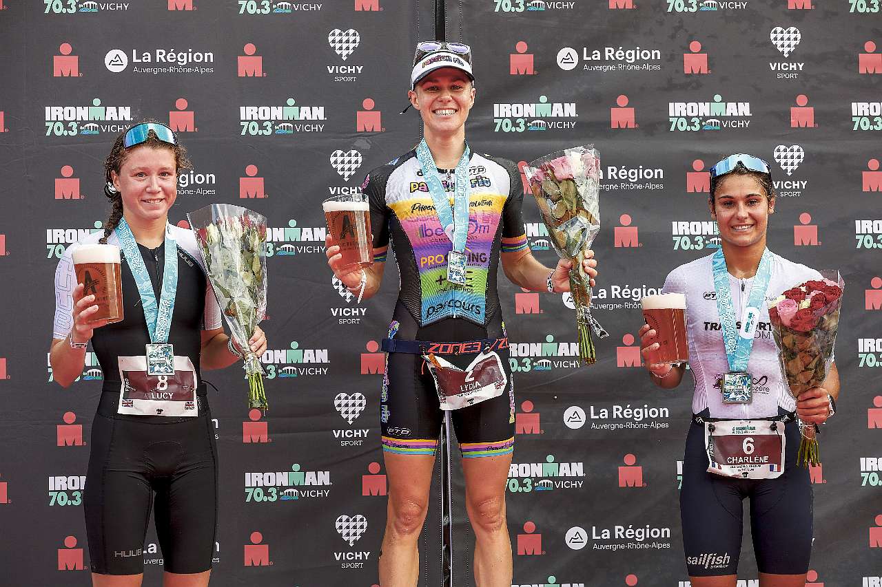 Il podio femminile dell'Ironman 70.3 Vichy 2022, vince la britannica Lydia Dant (Photo by Pablo Blazquez Dominguez/Getty Images for IRONMAN)