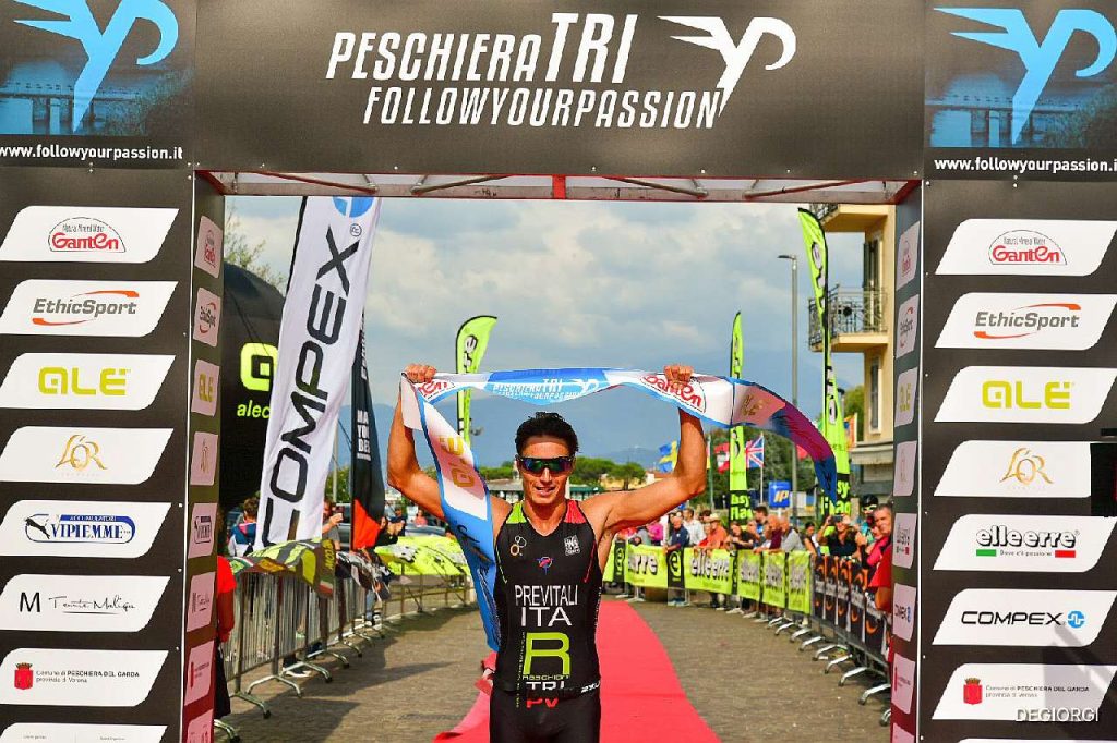 Thomas Previtali vince domenica 9 ottobre 2022 il triathlon sprint di Peschiera del Garda