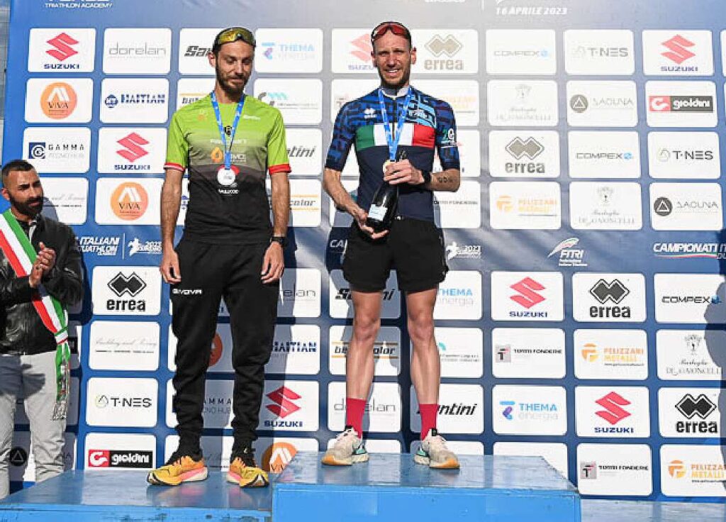 Campionati Italiani Duathlon Classico 2023, 16 aprile, Quinzano d'Oglio, podio Senior 4: vince Luca Mondoni (Foto: Tiziano Ballabio / FITri)