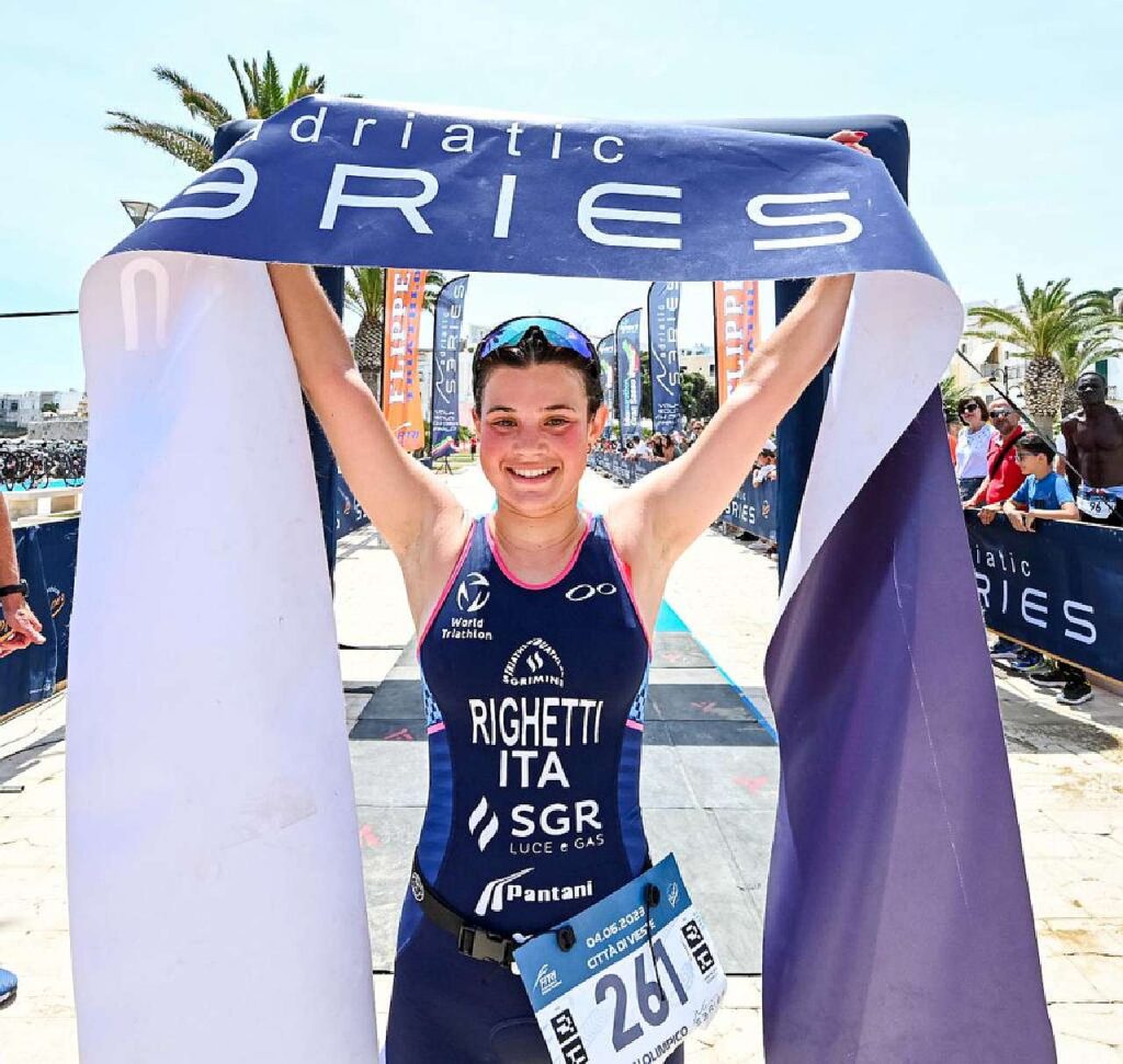 Alessia Righetti vince l'Adriatic Series Vieste Triathlon Olimpico 2023 (Foto: Roberto Del Bianco / Adriatic Series)