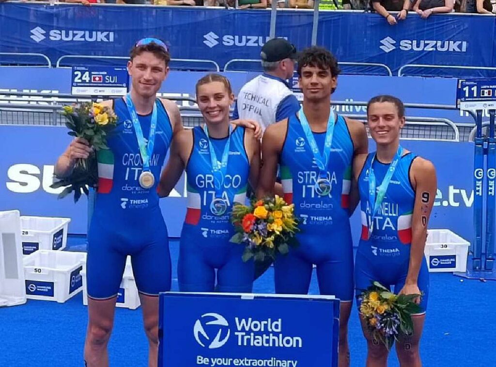 Alessio Crociani, Costanza Arpinelli, Nicolò Strada e Myral Greco vincono l'argento ai Mondiali Triathlon Mixed Relay U23/Junior 2023 di Amburgo
