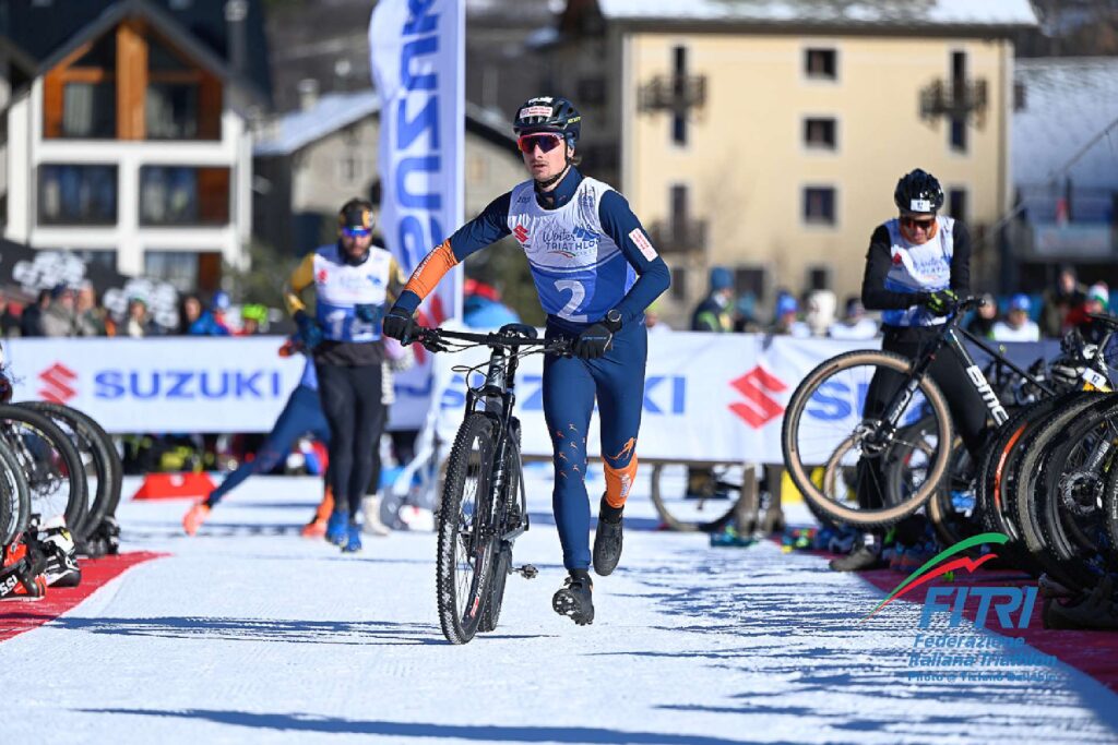 Alessandro Saravalle vince il Gran Paradiso Winter Triathlon Cogne 2024 (© Tiziano Ballabio / FITri)