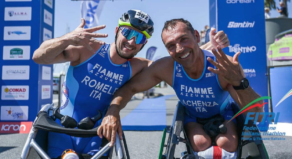 Giuseppe Romele e Giovanni Achenza al traguardo dei Campionati Italiani Paratriathlon 2024 di Loano (Foto Tiziano Ballabio / FITri)