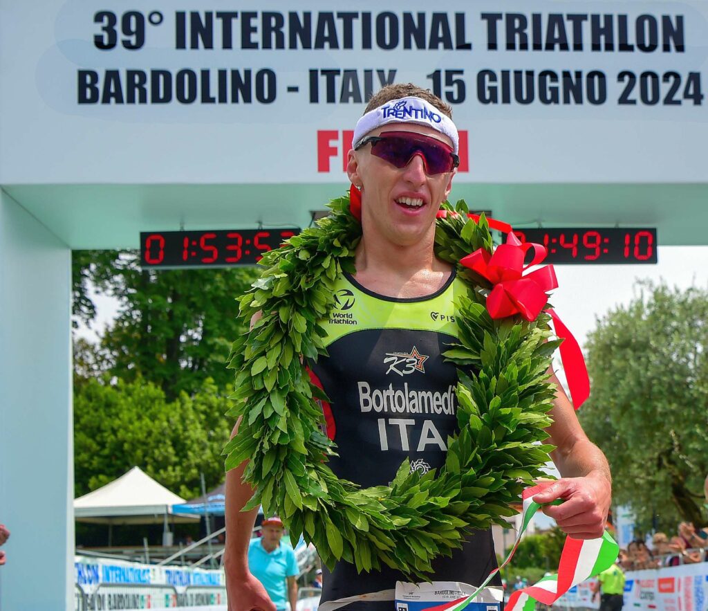 Michele Bortolamedi vince il 39° Triathlon Internazionale di Bardolino (Foto Martina Folco Zambelli HLM Photo)