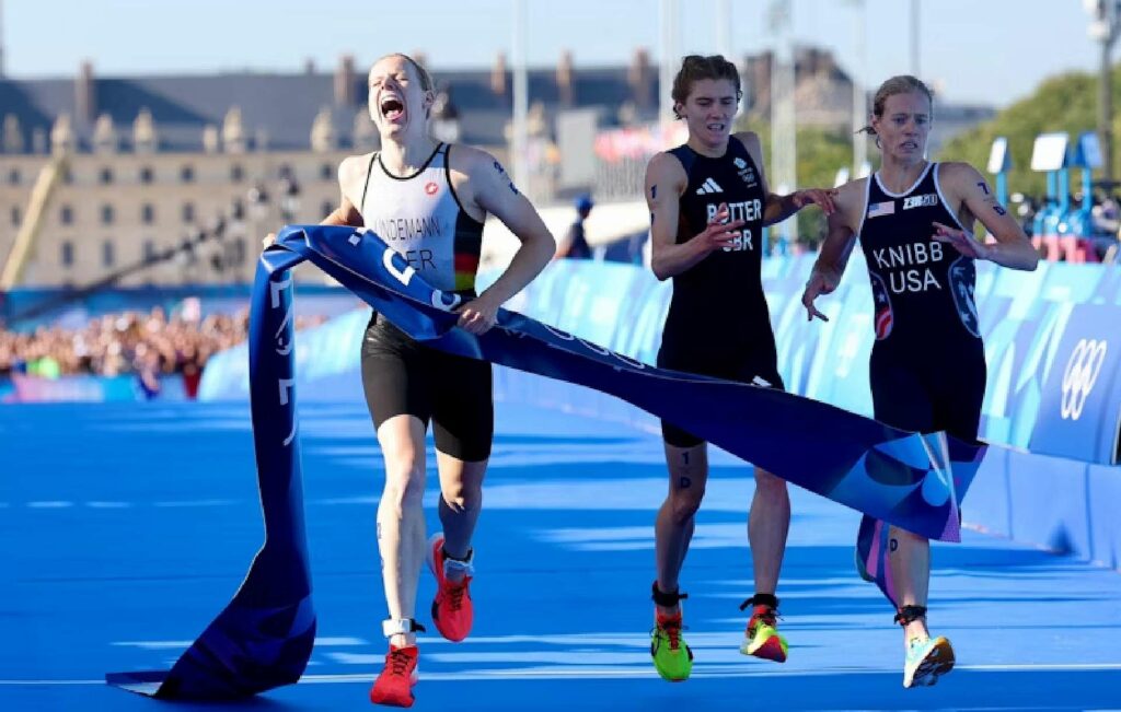 L'incredibile arrivo del Triathlon Mixed Relay di Paris 2024: la spunta la Germania, davanti a Stati Uniti e Gran Bretagna (Foto World Triathlon)